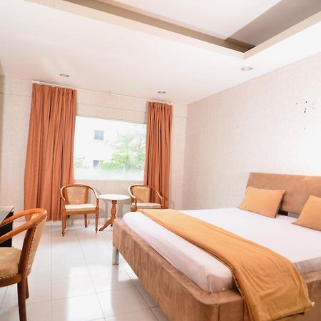 Hotel Peninsula Mangga Besar Jakarta Luaran gambar