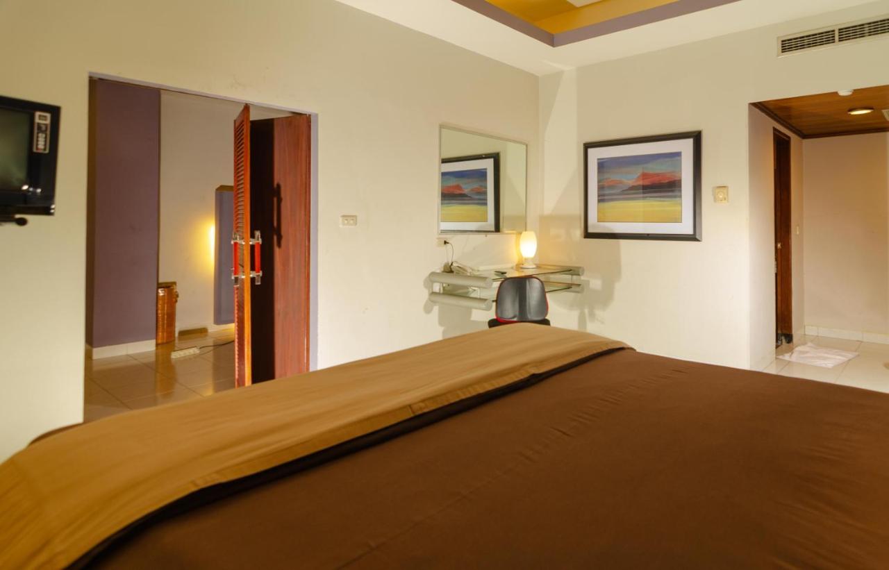 Hotel Peninsula Mangga Besar Jakarta Luaran gambar