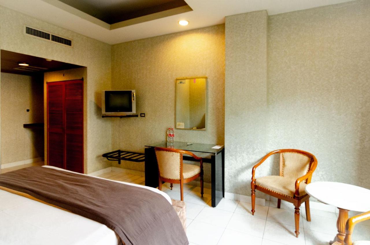 Hotel Peninsula Mangga Besar Jakarta Luaran gambar