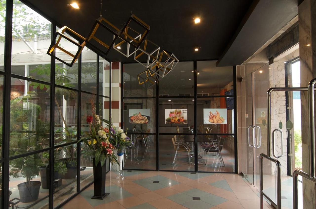 Hotel Peninsula Mangga Besar Jakarta Luaran gambar