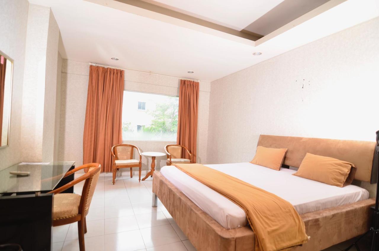 Hotel Peninsula Mangga Besar Jakarta Luaran gambar
